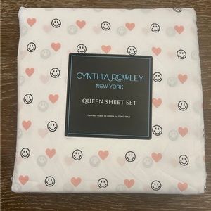 Cynthia Rowley Smiley Faces Queen Sheet Set. NEw